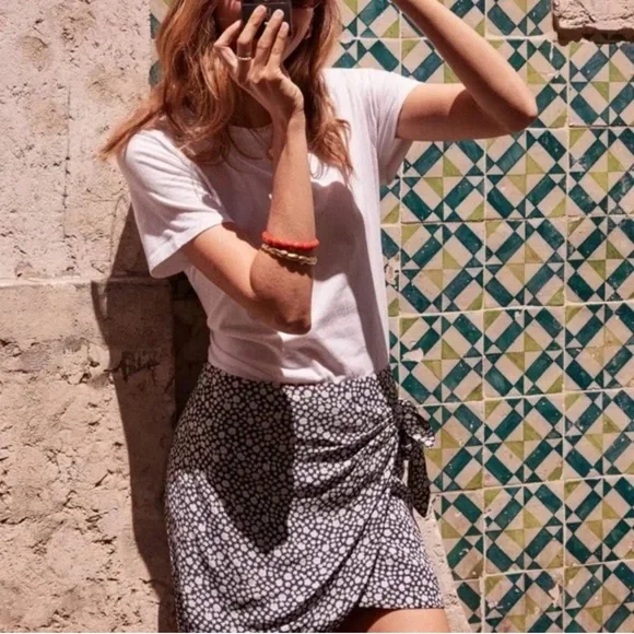 Sézane Floral Wrap Skort – Navy & White Daisies – Size 36 - Picture 6 of 7